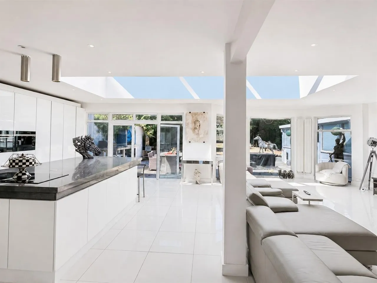 Uxbridge Road, Pinner HA5 4SL, photo 4