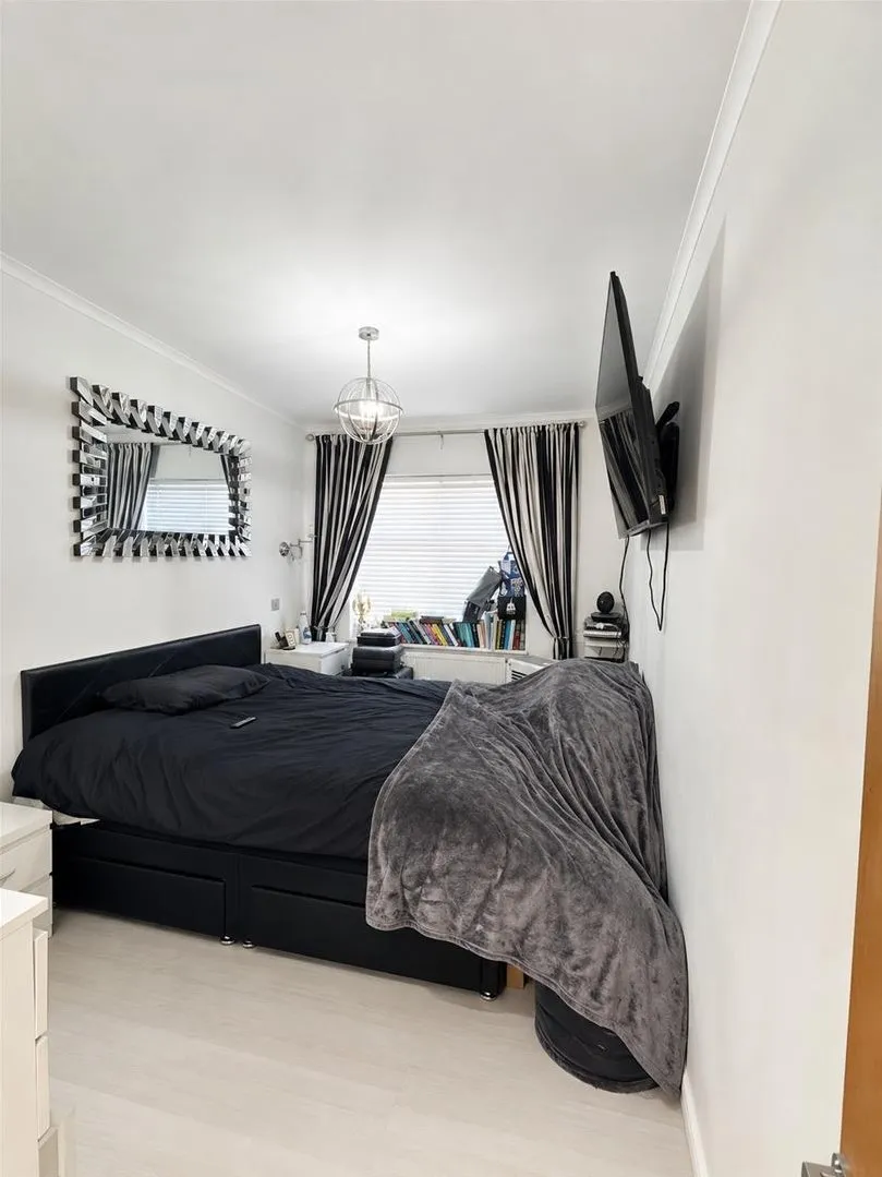 Uxbridge Road, Pinner HA5 4SL, photo 7