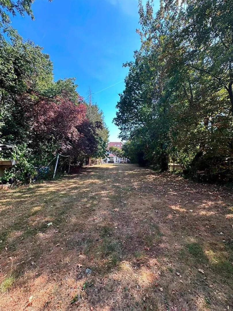 Uxbridge Road, Pinner HA5 4SL, photo 12