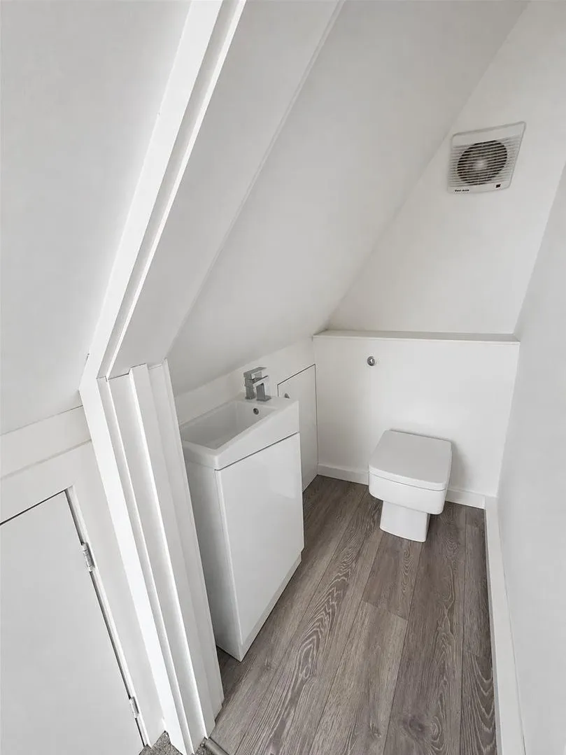 Uxbridge Road, Pinner HA5 4SL, photo 10