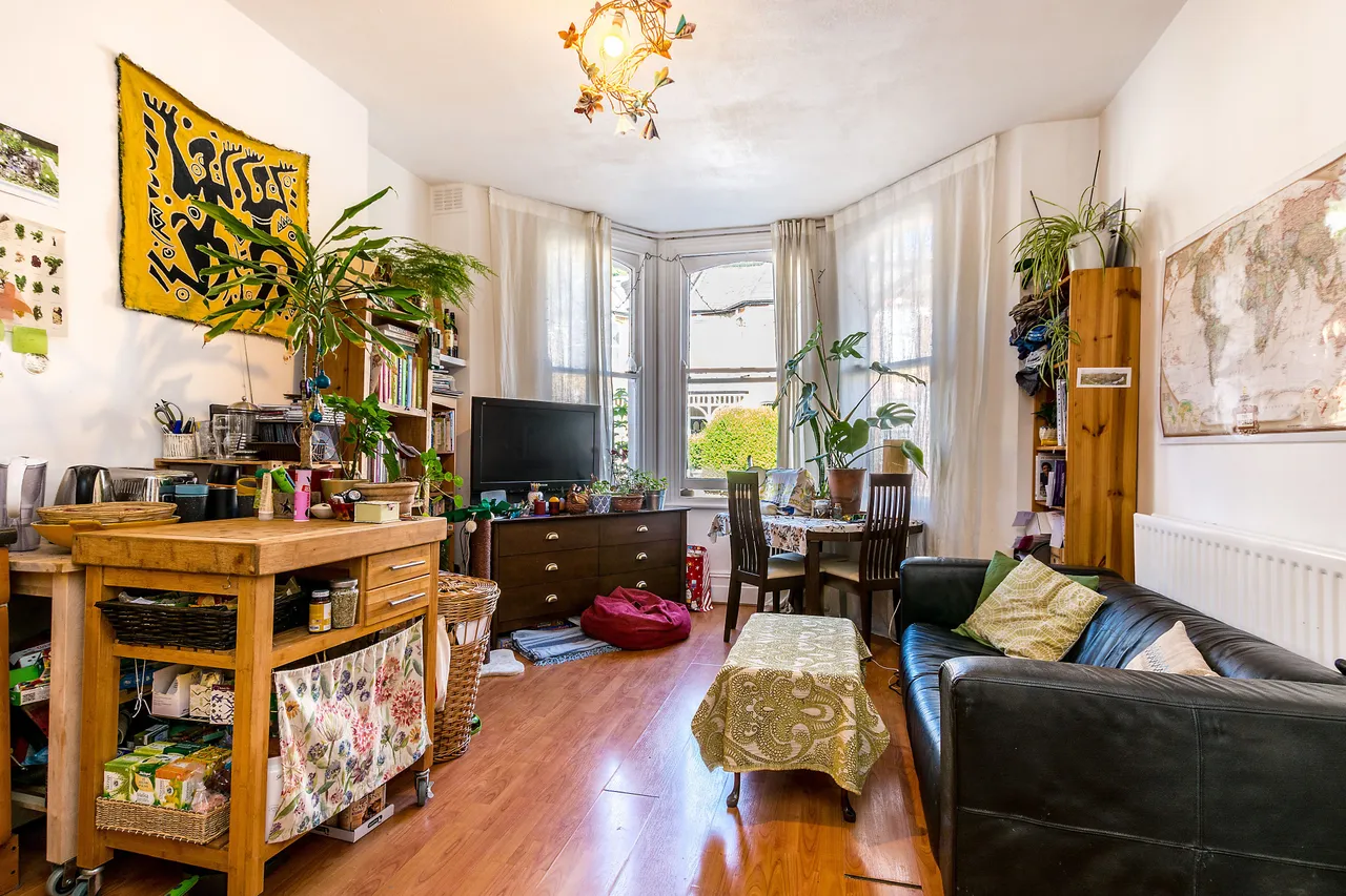 15b Sandrock Road, London, photo 2