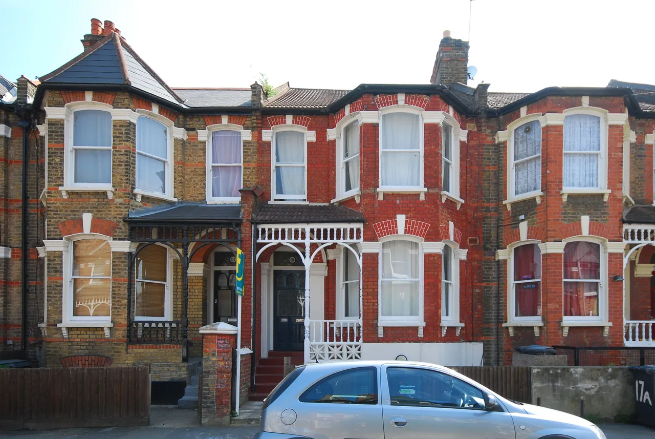 2 bed flat for sale — 15b Sandrock Road, London