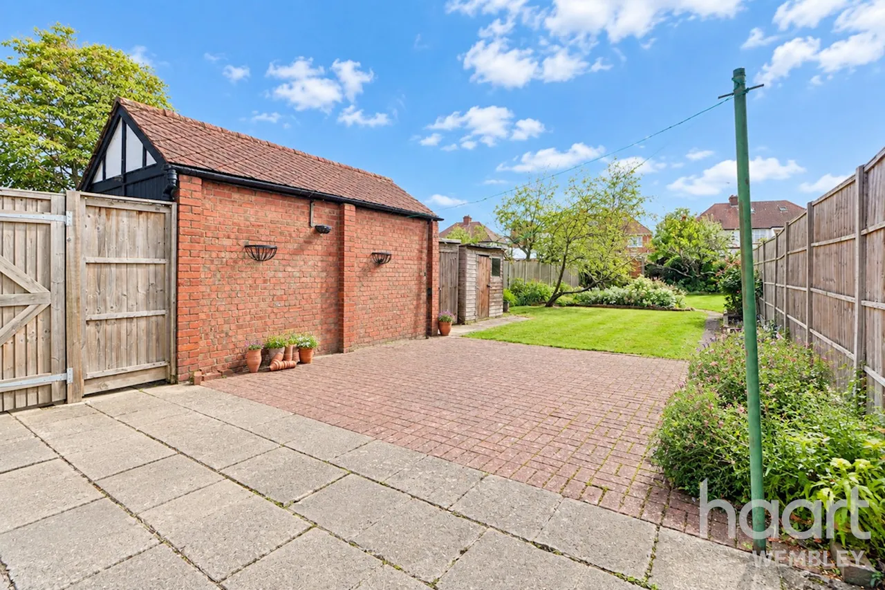 Off Preston Road, HA9, photo 5