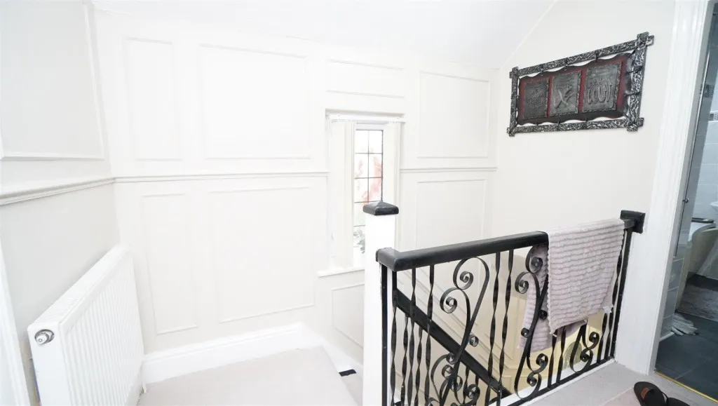 Leeds Road, Thackley, photo 10