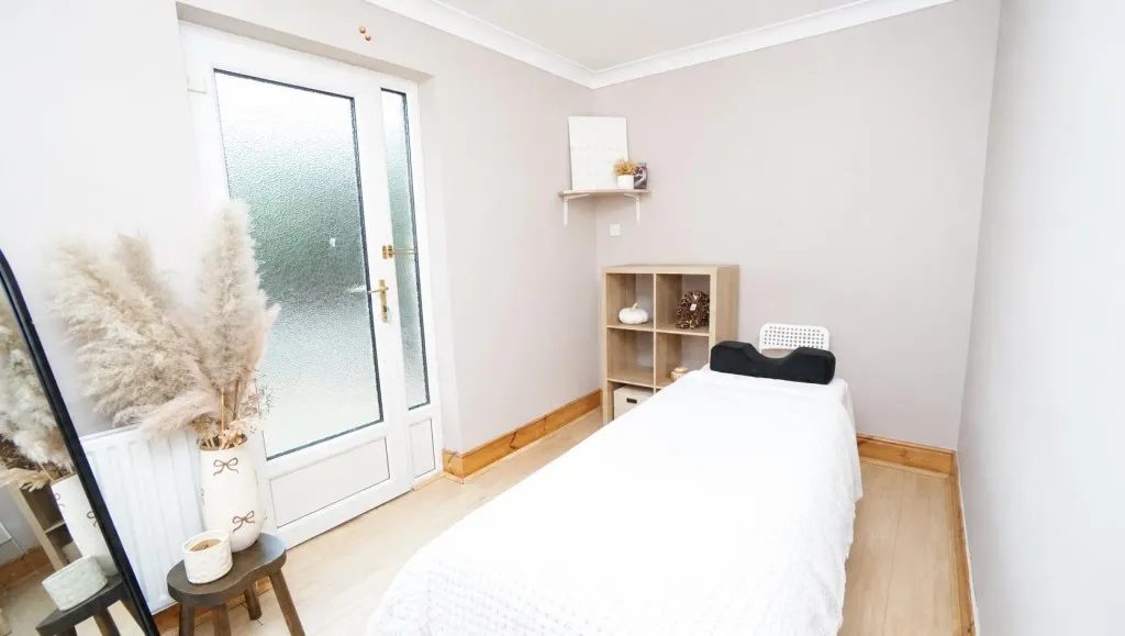 Leeds Road, Thackley, photo 8