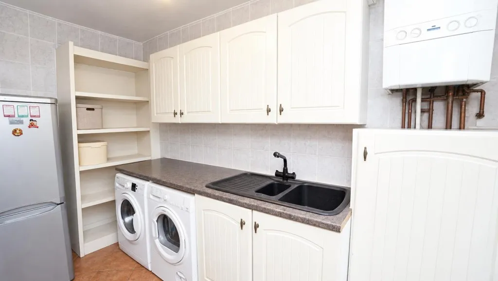 Leeds Road, Thackley, photo 6