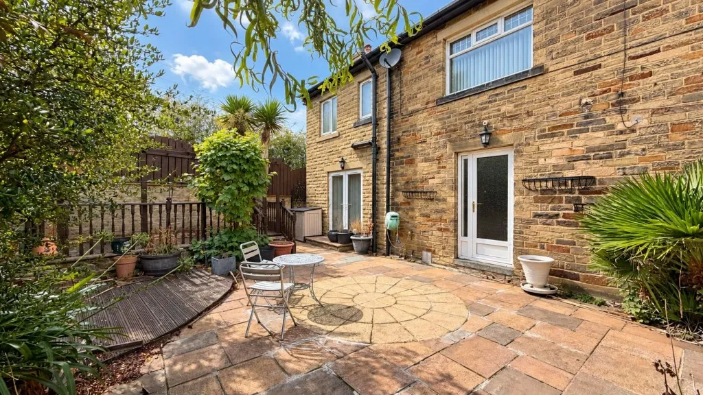 Leeds Road, Thackley, photo 18