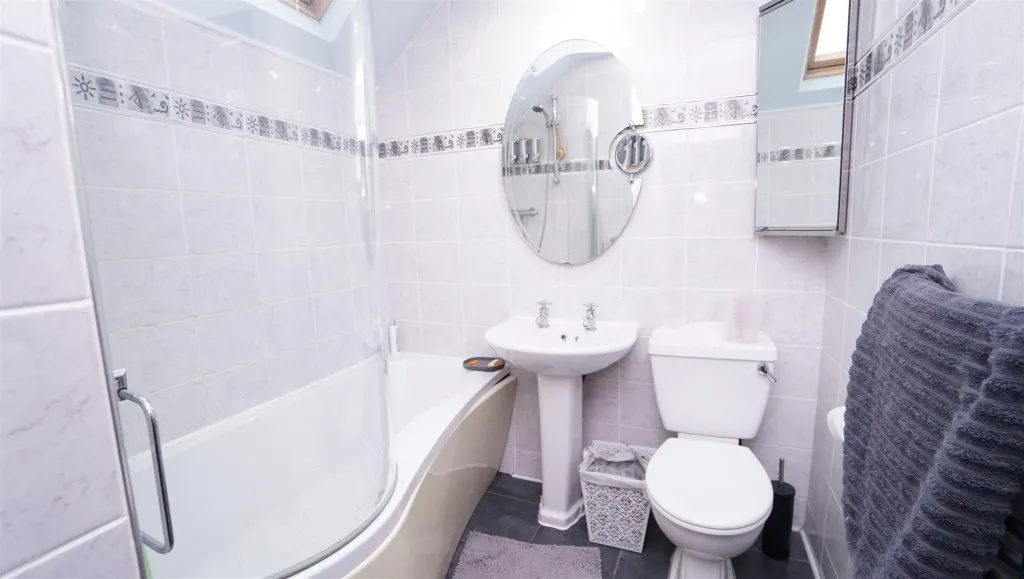 Leeds Road, Thackley, photo 14