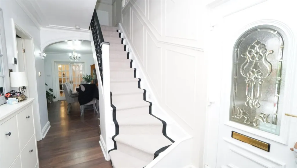 Leeds Road, Thackley, photo 9