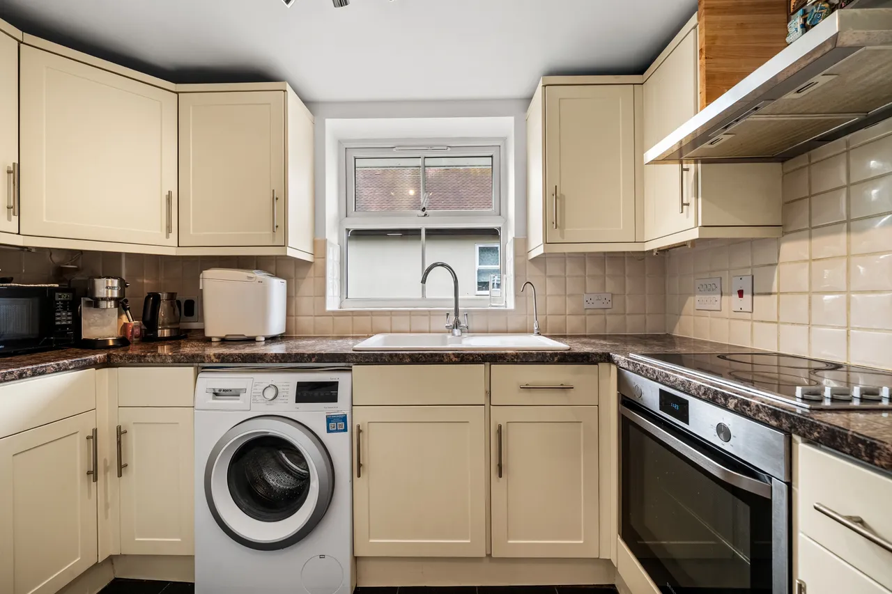 Windsor Street, Chertsey, KT16, photo 5