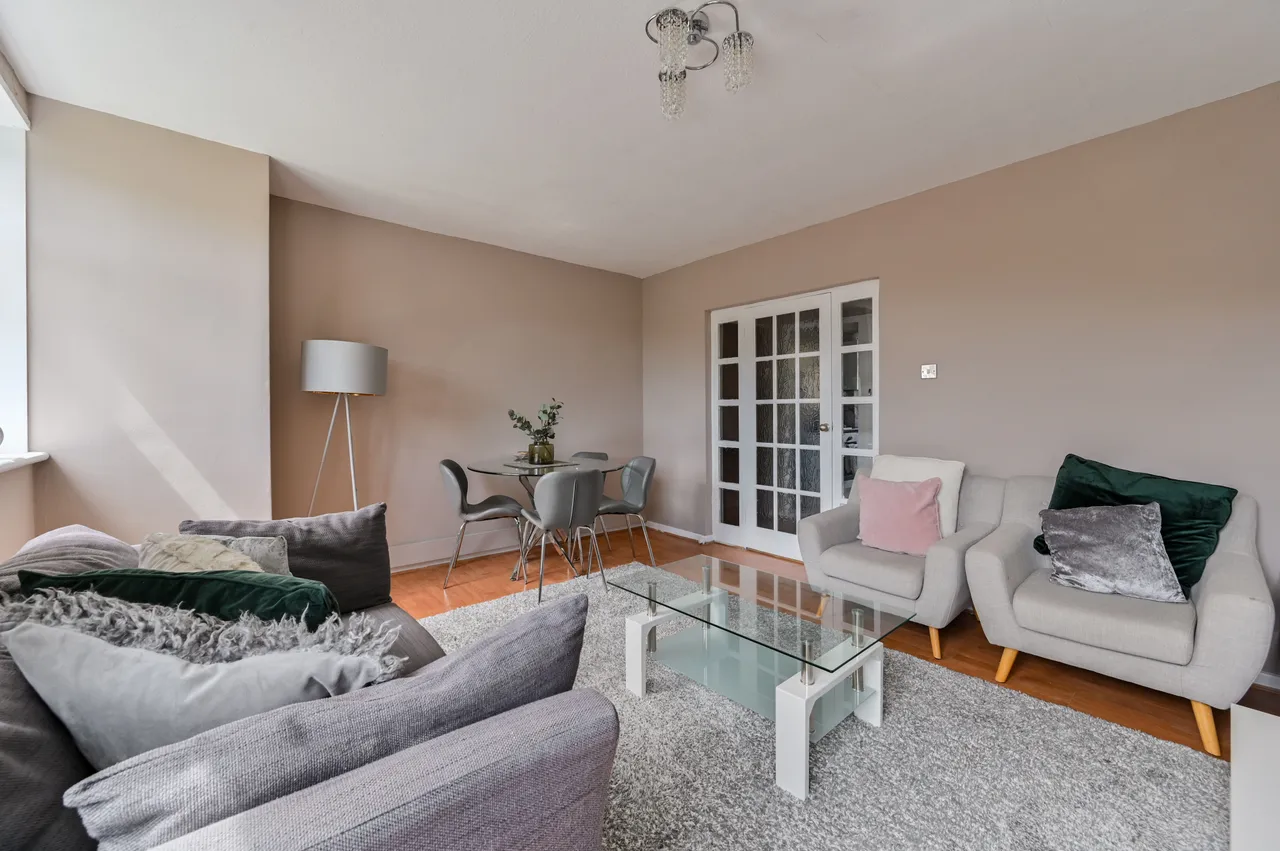 37 Sudbury Court, Allen Edwards Drive, London, photo 2