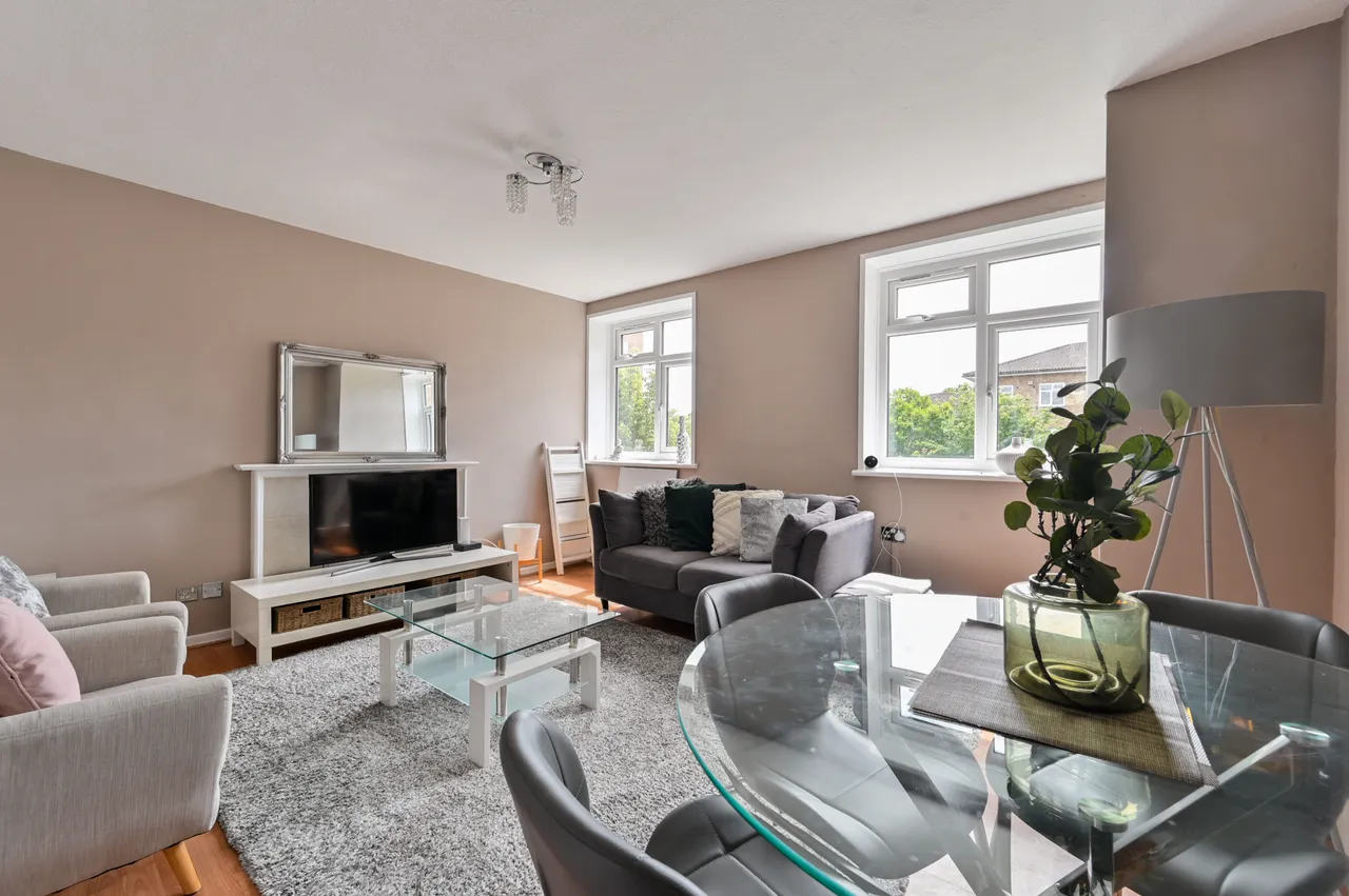 2 bed flat to rent — 37 Sudbury Court, Allen Edwards Drive, London