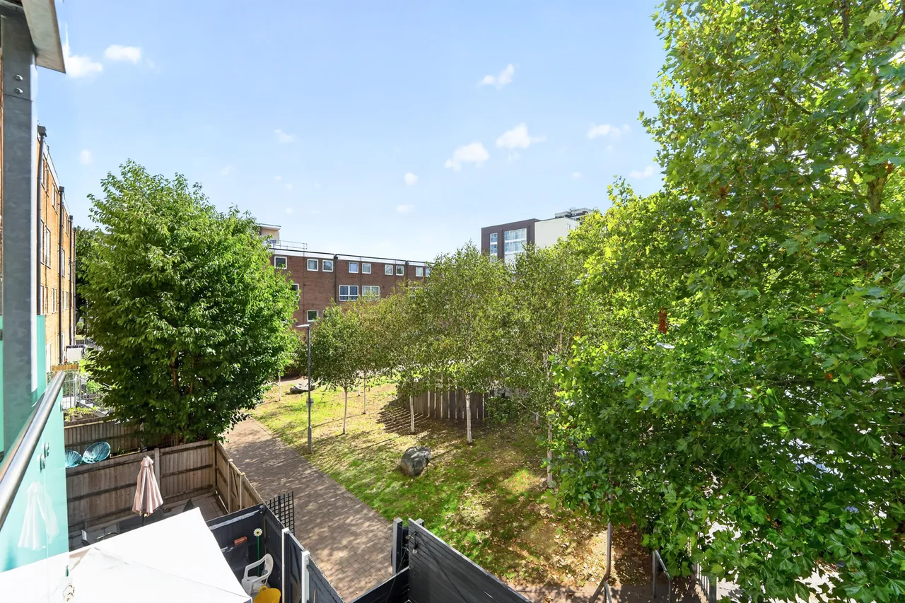 Burdett Road, London, E3, photo 18