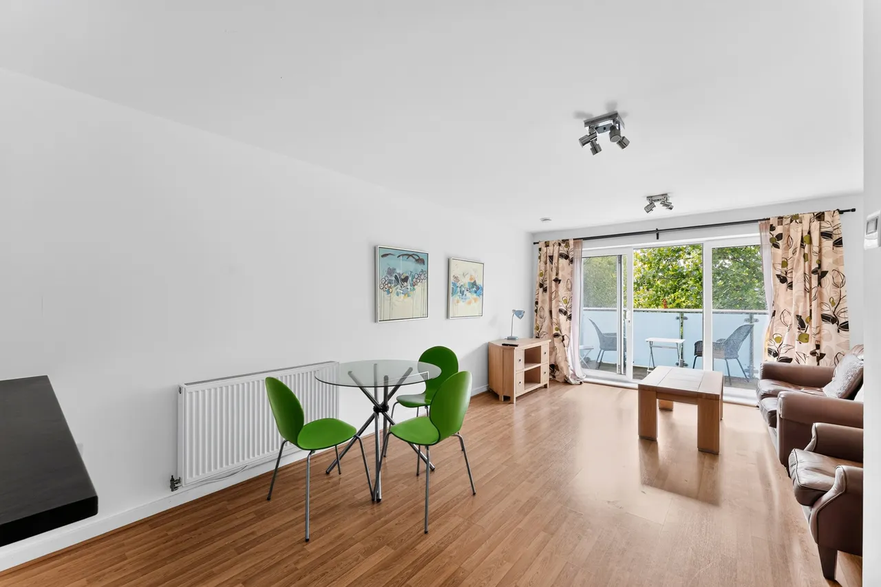 2 bed flat to rent, Burdett Road, London, E3