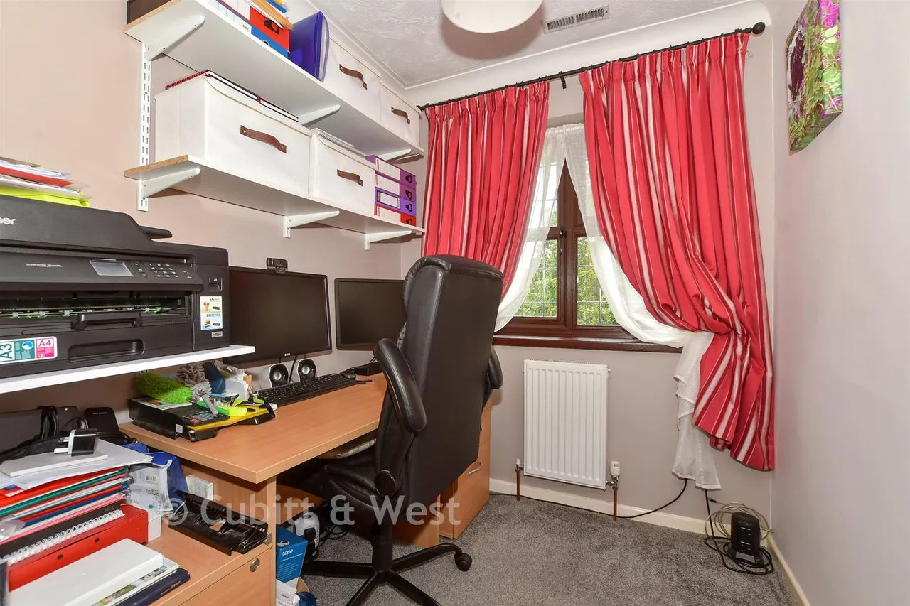 Corfe Close, Southwater, RH13, photo 15