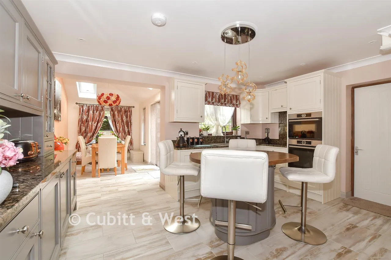Corfe Close, Southwater, RH13, photo 7