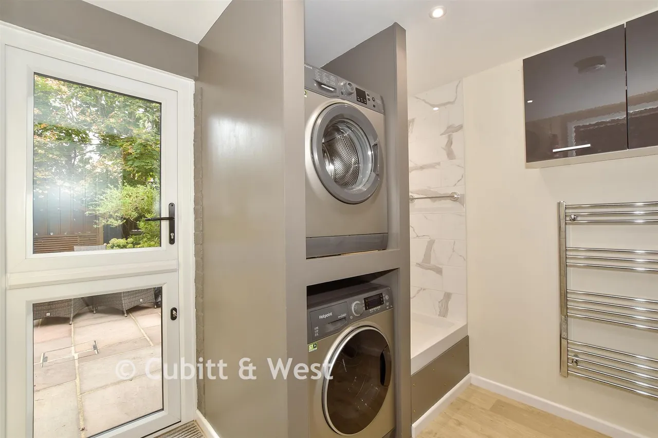 Corfe Close, Southwater, RH13, photo 9