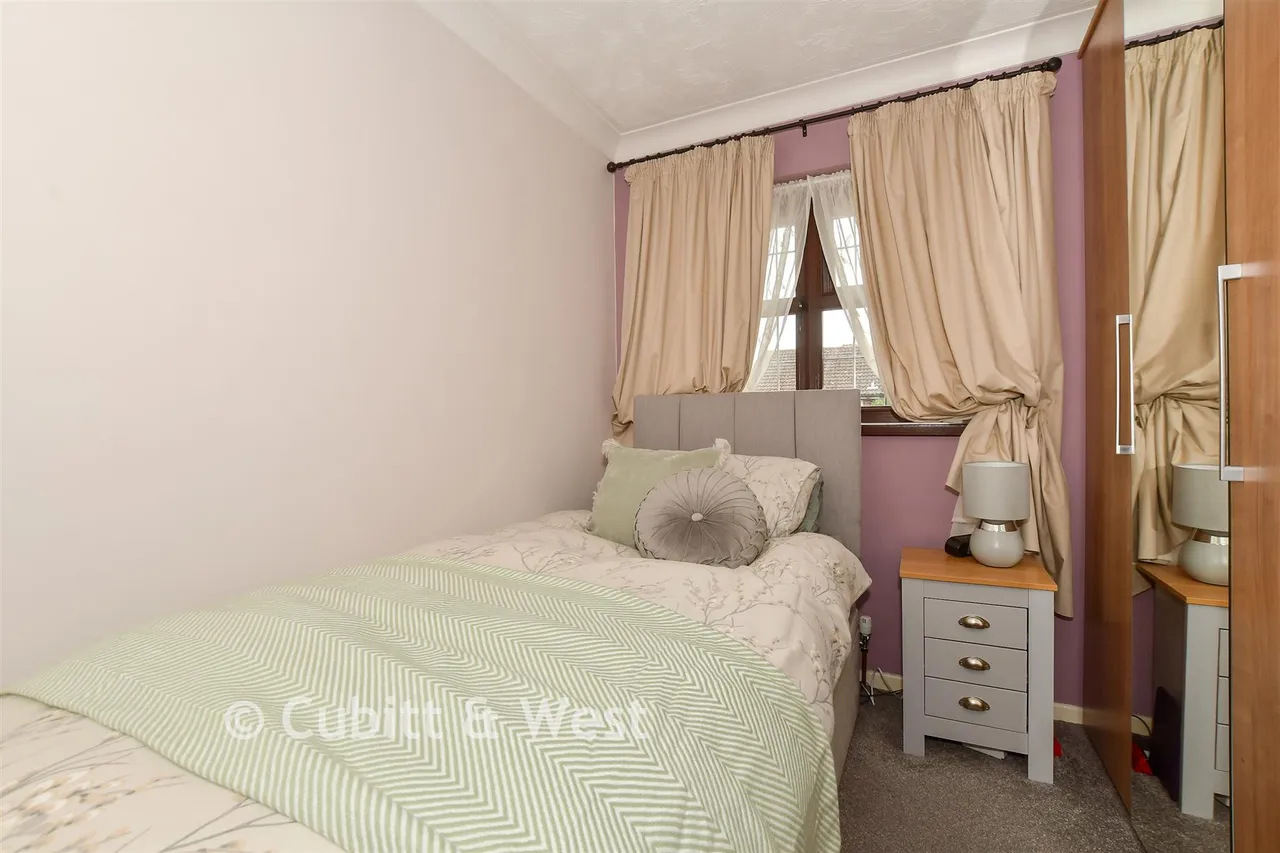 Corfe Close, Southwater, RH13, photo 14
