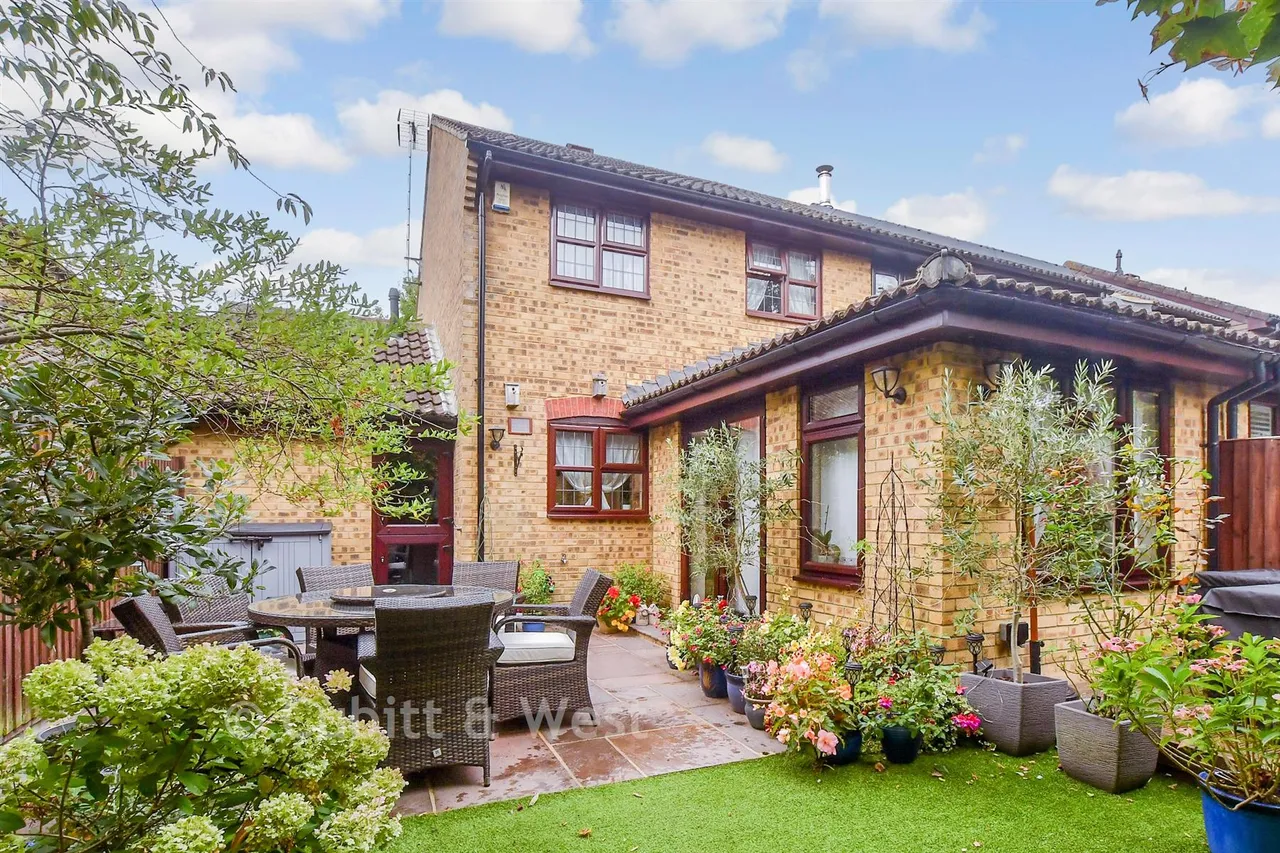 Corfe Close, Southwater, RH13, photo 18