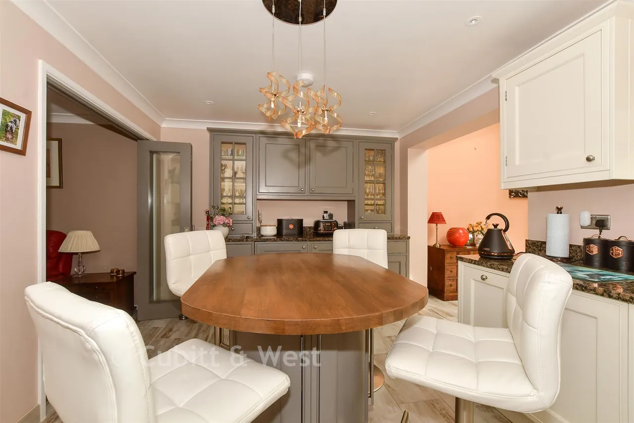 Corfe Close, Southwater, RH13, photo 6
