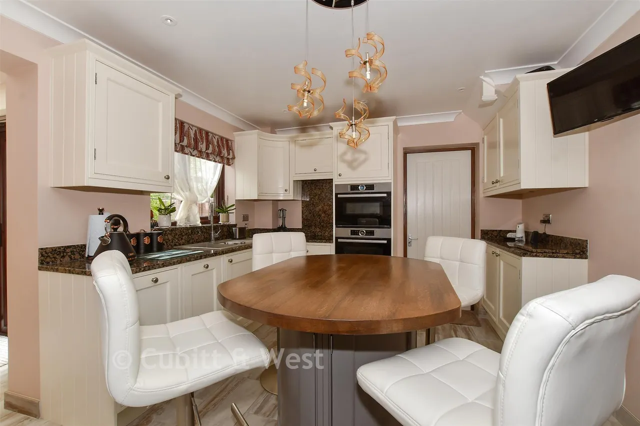 Corfe Close, Southwater, RH13, photo 5