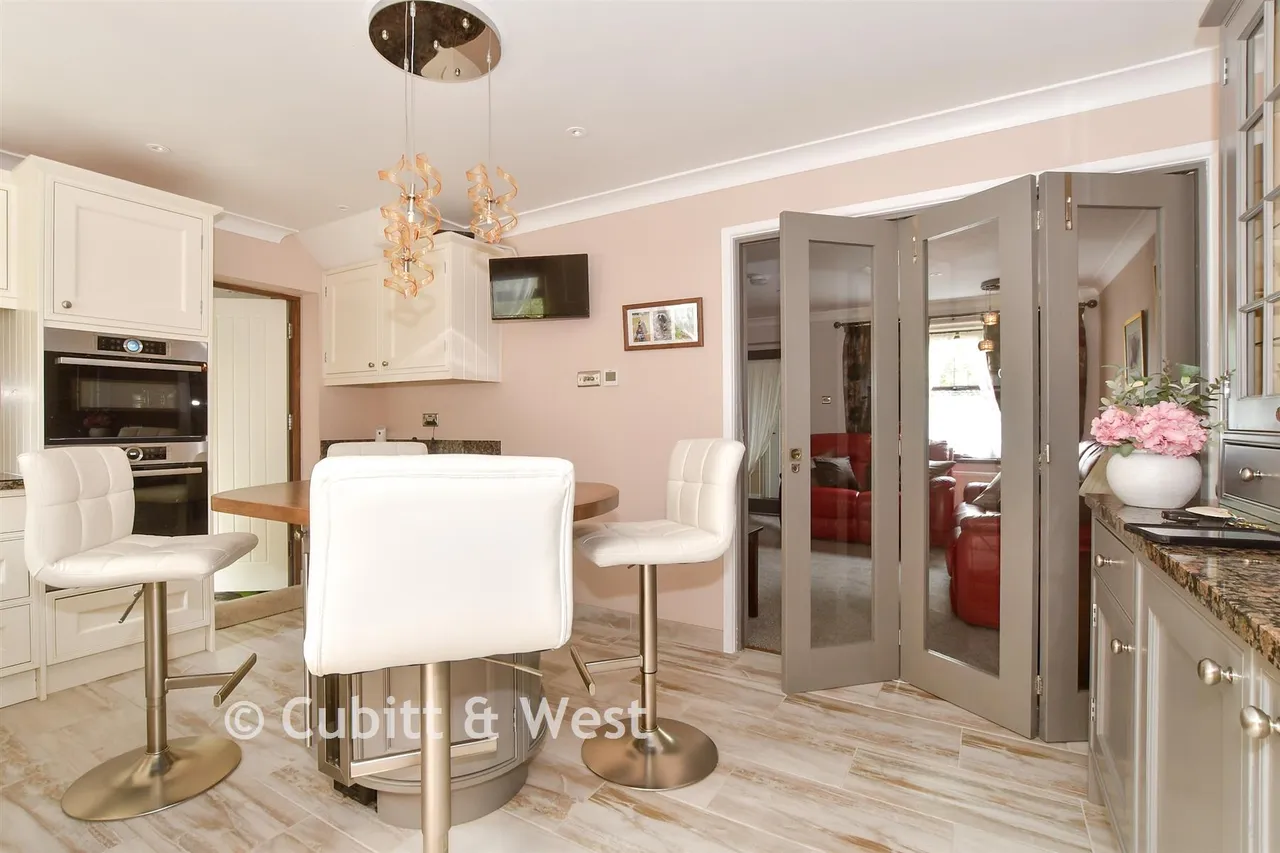 Corfe Close, Southwater, RH13, photo 8