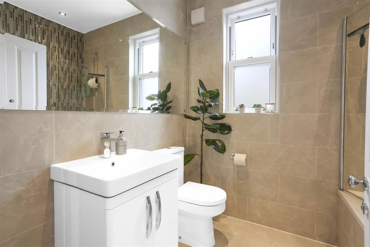 Taylor Road, Wallington, SM6, photo 17