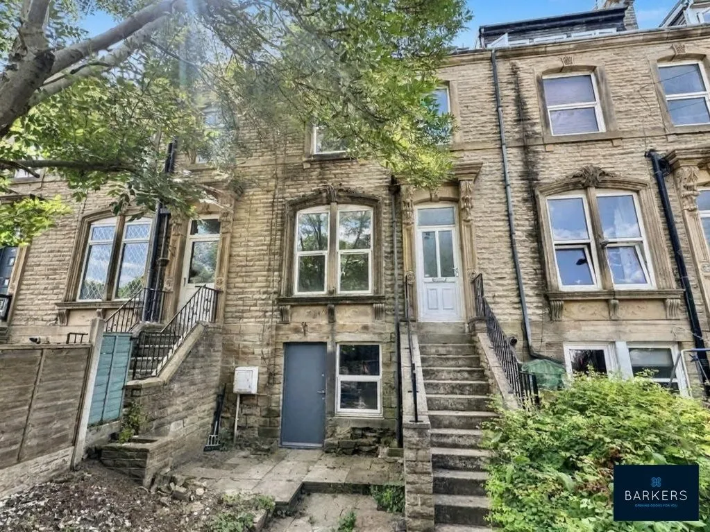 2 bed flat for sale — Bradford Road, Batley WF17 8HF