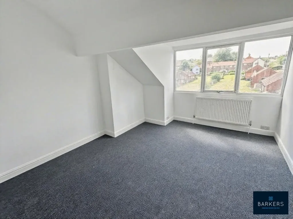 Bradford Road, Batley WF17 8HF, photo 3