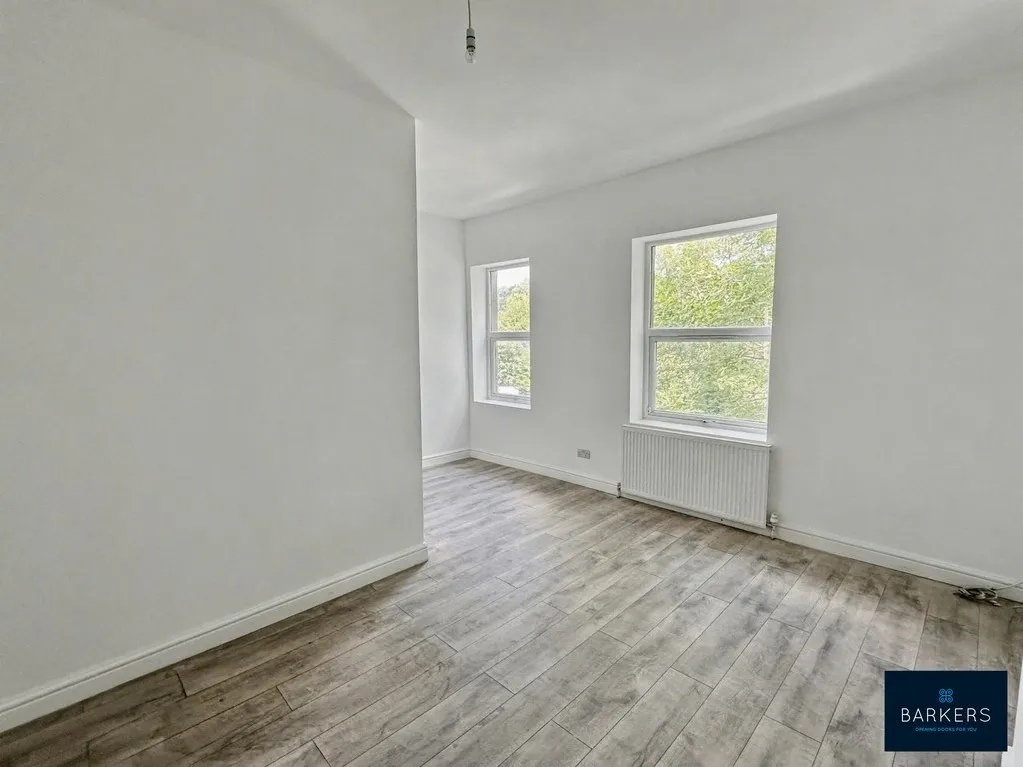 Bradford Road, Batley WF17 8HF, photo 4