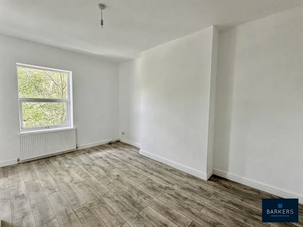 Bradford Road, Batley WF17 8HF, photo 5