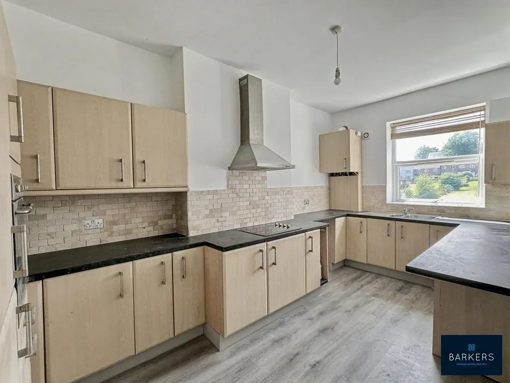 Bradford Road, Batley WF17 8HF, photo 2