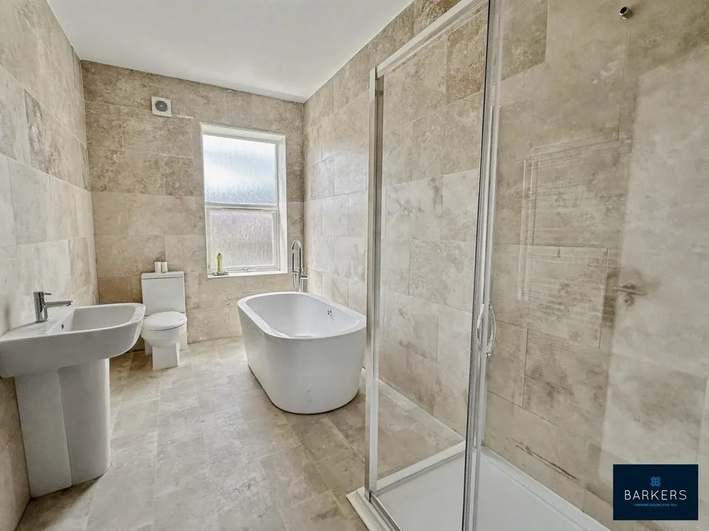Bradford Road, Batley WF17 8HF, photo 7