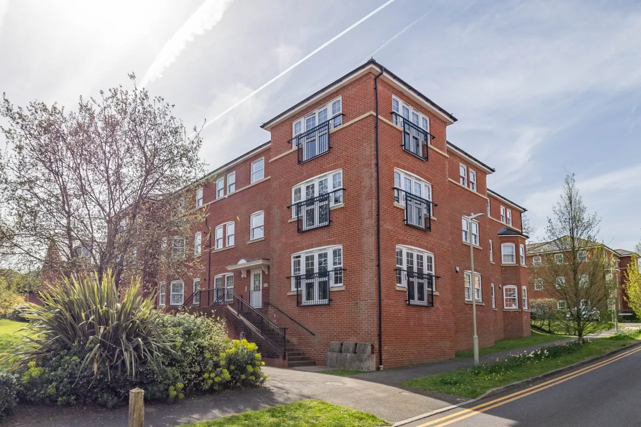 2 bed flat for sale, George Roche Road, Canterbury, CT1