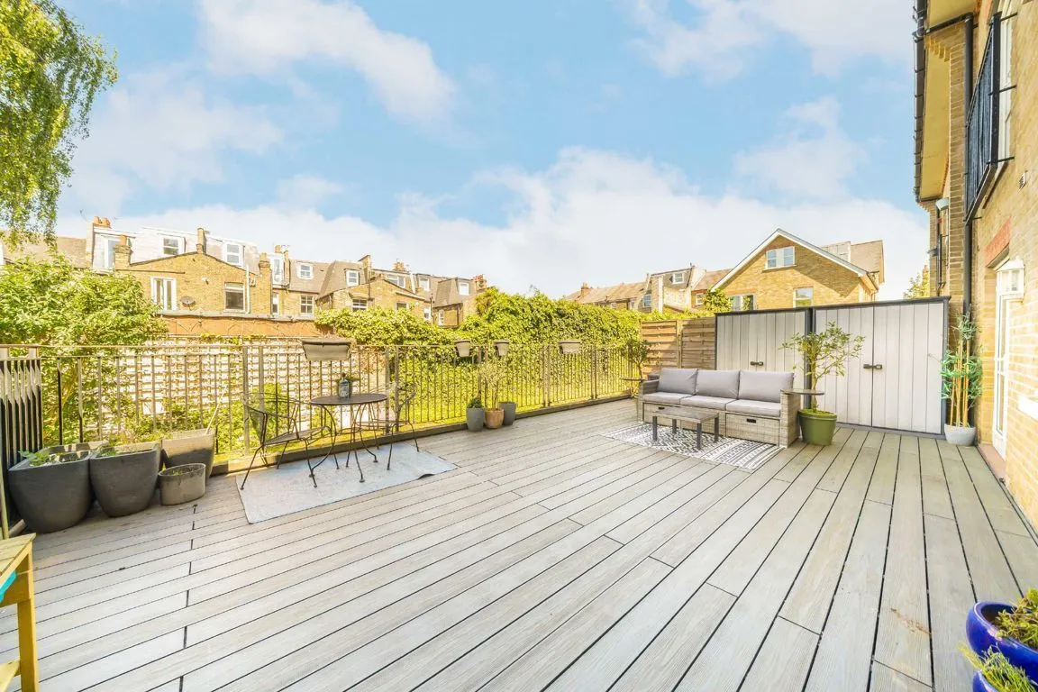 Garratt Lane, SW18, photo 4