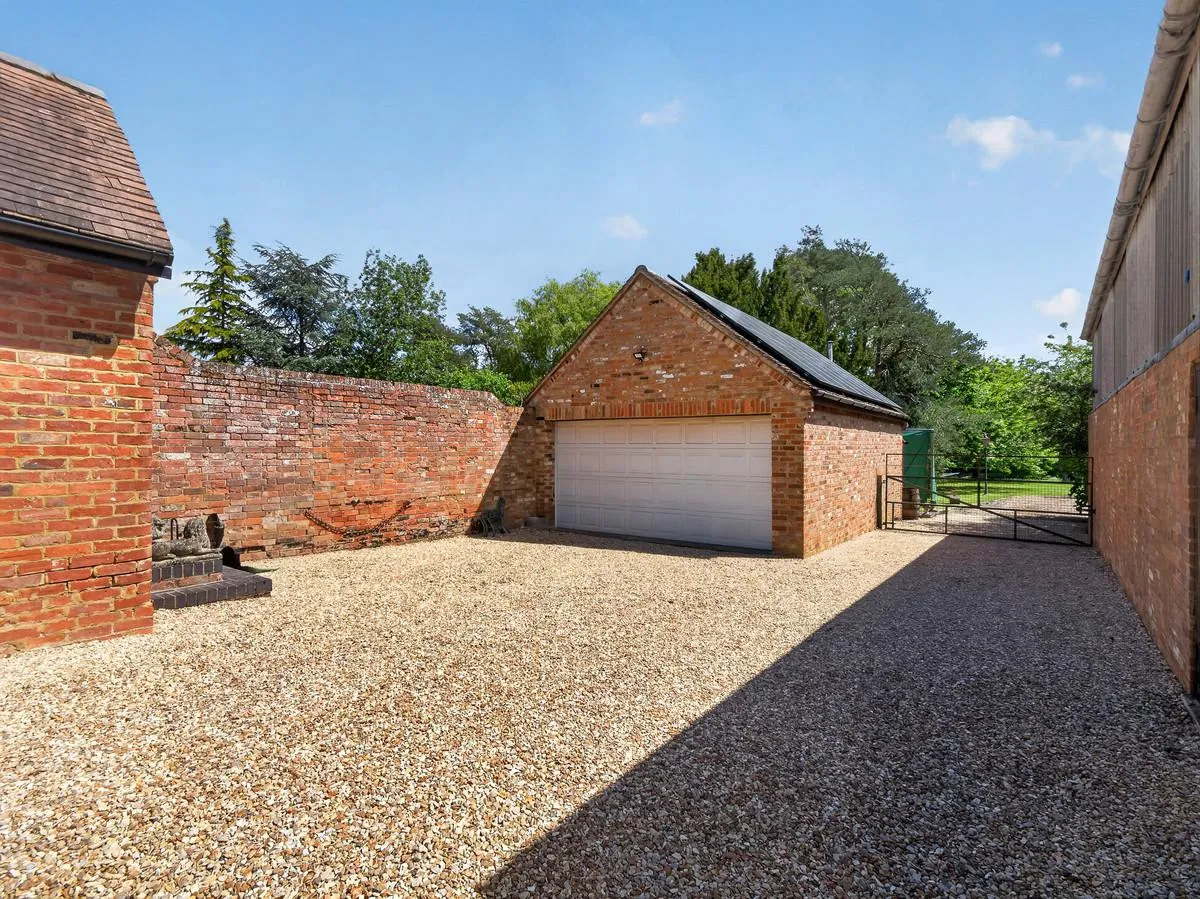 East Street, Adstock, MK18, photo 36