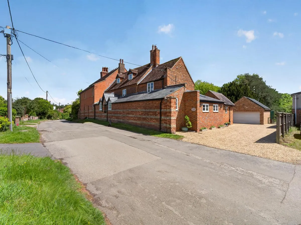 East Street, Adstock, MK18, photo 37