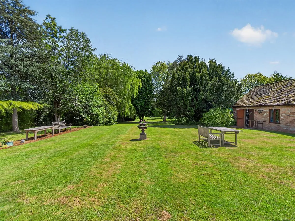 East Street, Adstock, MK18, photo 33