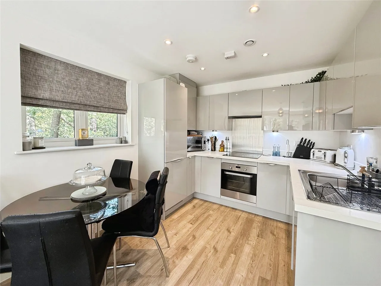 Hurst Avenue, Blackwater, GU17, photo 3