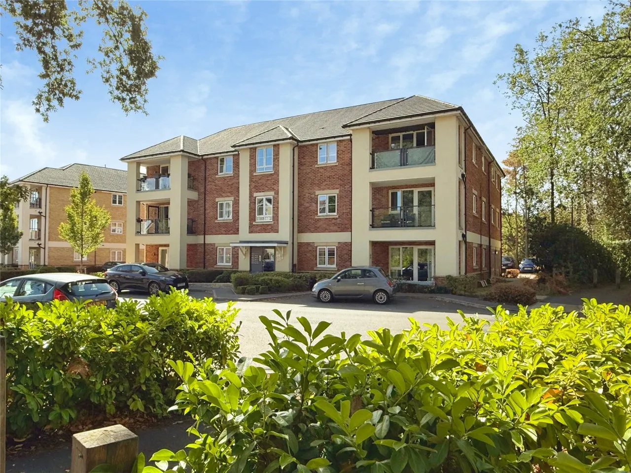 1 bed flat for sale, Hurst Avenue, Blackwater, GU17