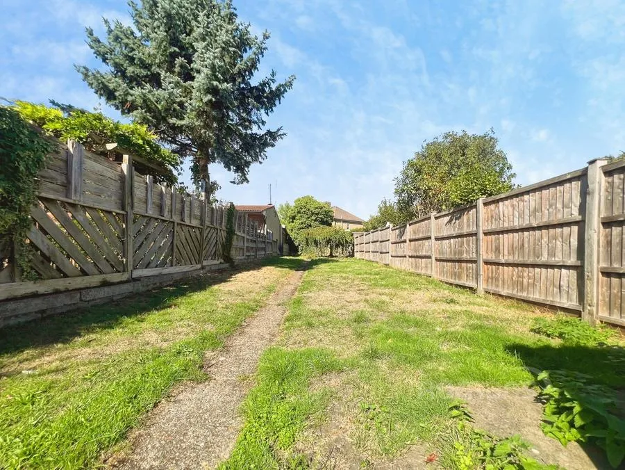 Lower Farnham Road, Aldershot, GU12, photo 4