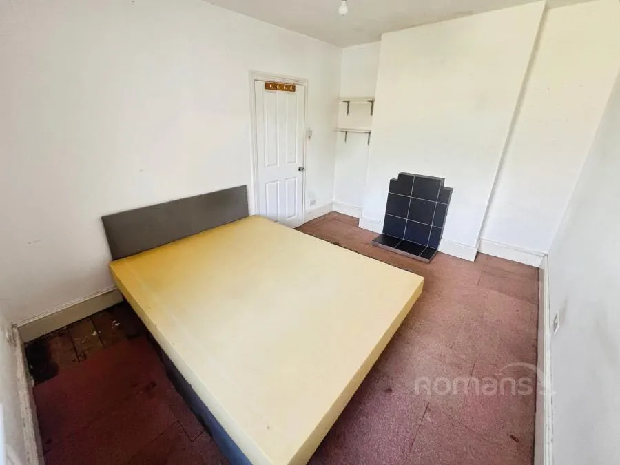 Lower Farnham Road, Aldershot, GU12, photo 17