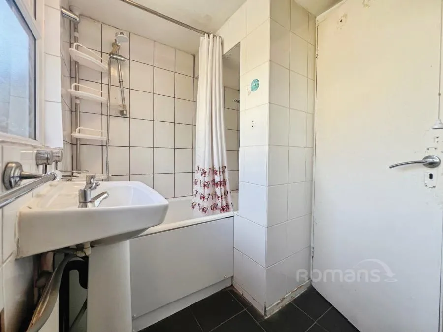 Lower Farnham Road, Aldershot, GU12, photo 19
