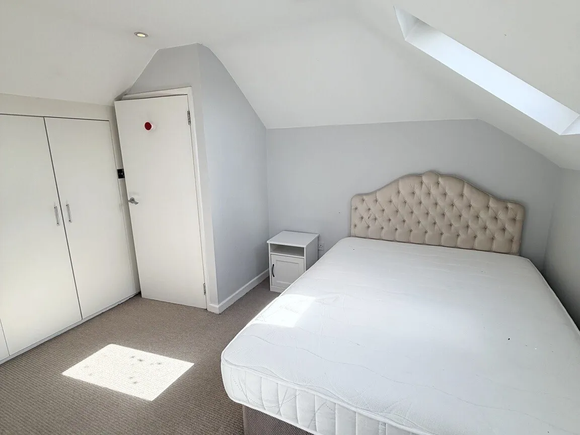 Sugden Road, Thames Ditton, KT7, photo 6