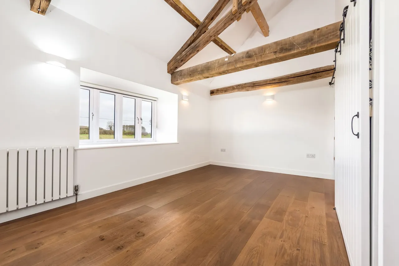 Elegantly Converted Chalk and Brick B, photo 10