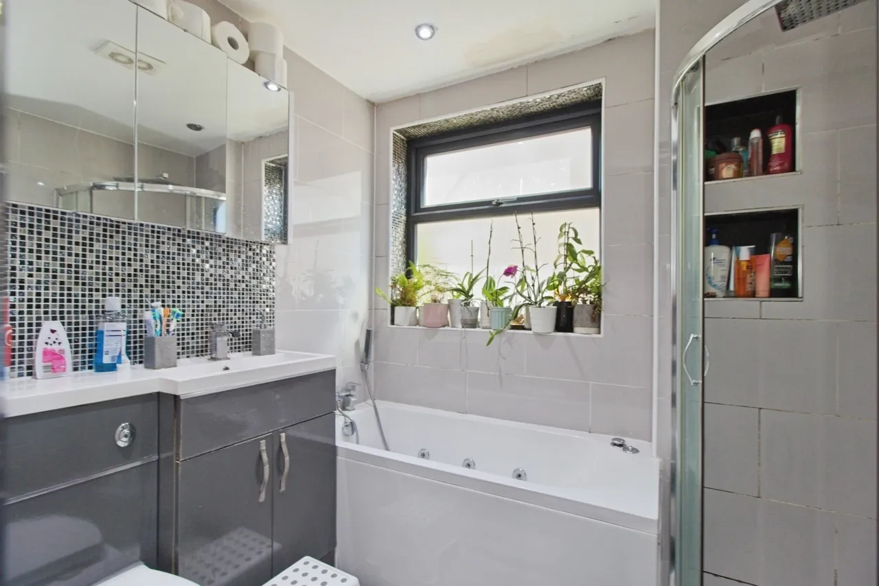 Iron Mill Lane, Crayford, DA1, photo 5