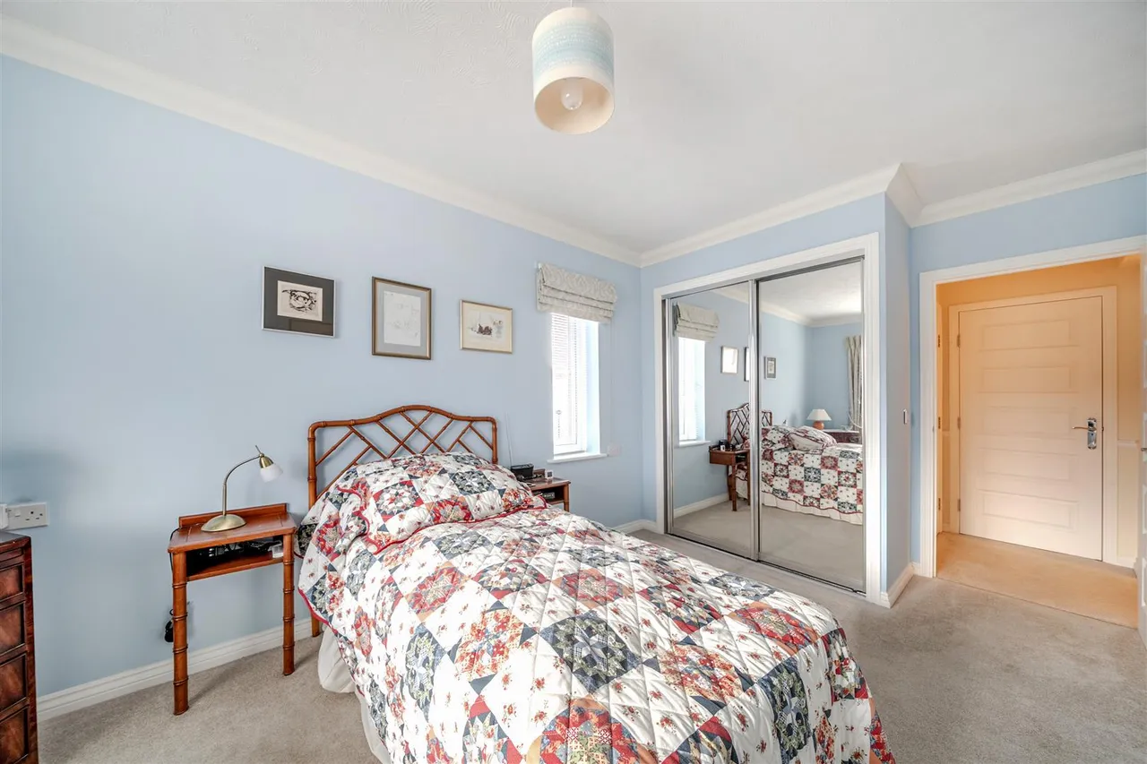 Churchfield Road, Walton-On-Thames, KT12, photo 12