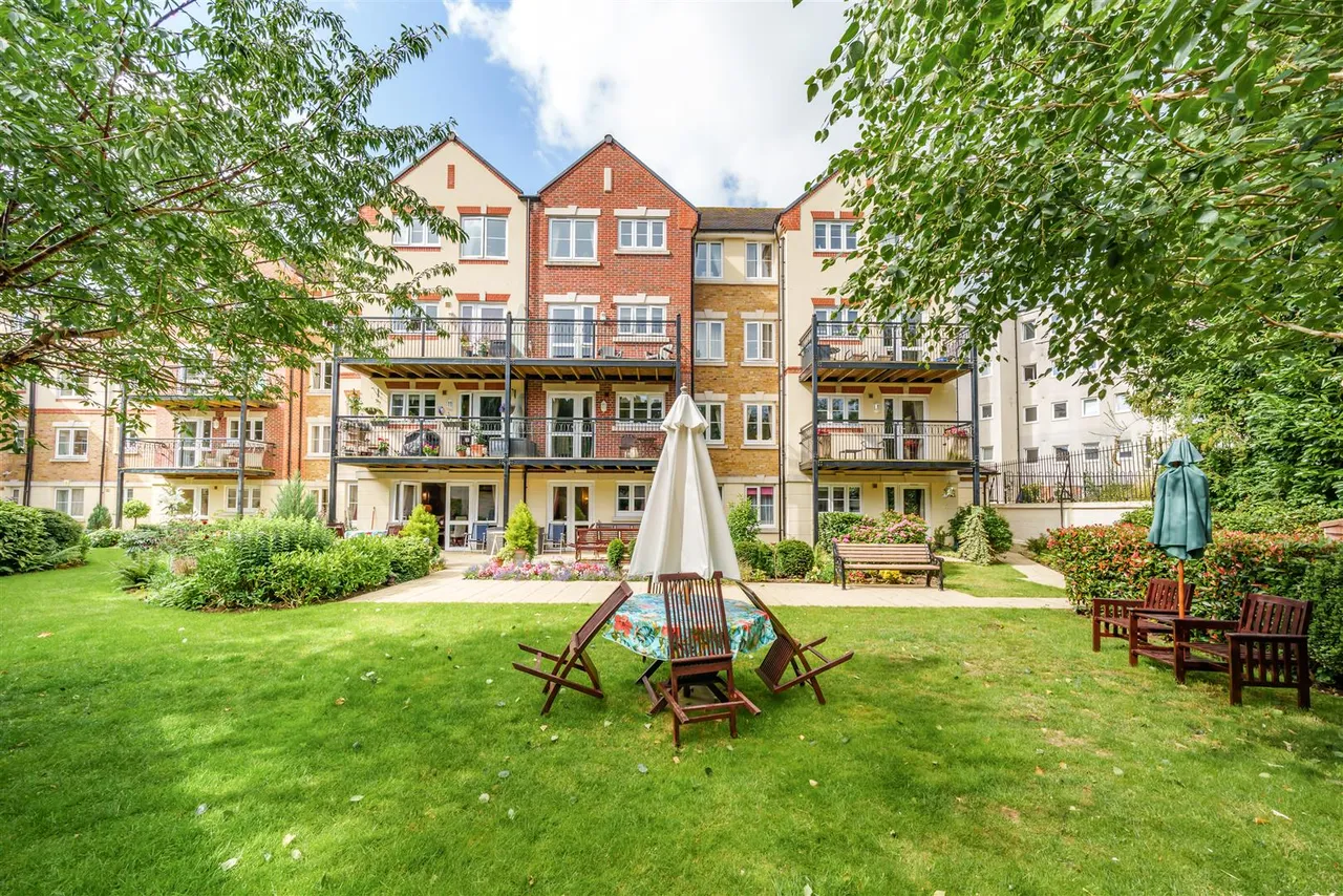 Churchfield Road, Walton-On-Thames, KT12, photo 19