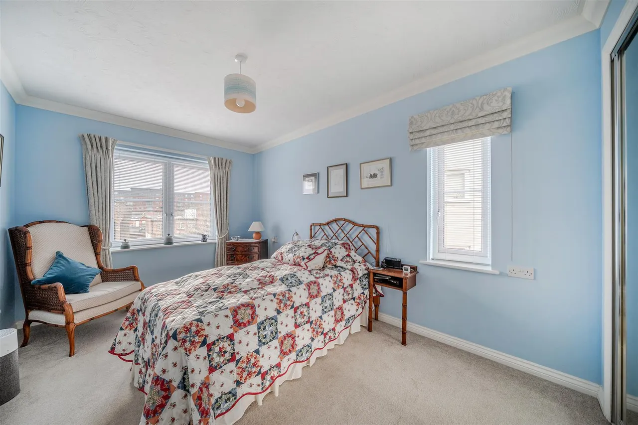 Churchfield Road, Walton-On-Thames, KT12, photo 11