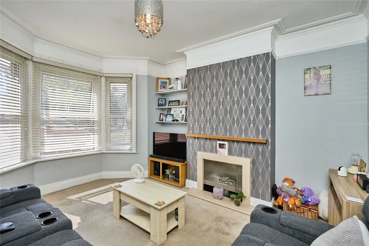 York Avenue, East Cowes, PO32, photo 4